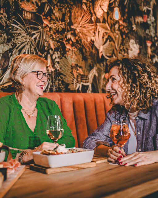 Kom genieten van de herfstvakantie met een heerlijke borrel en lekkere hapjes bij Centraal! 🍂 🥂
